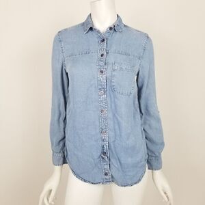 Holding Horses Anthropologie Chambray Button Down